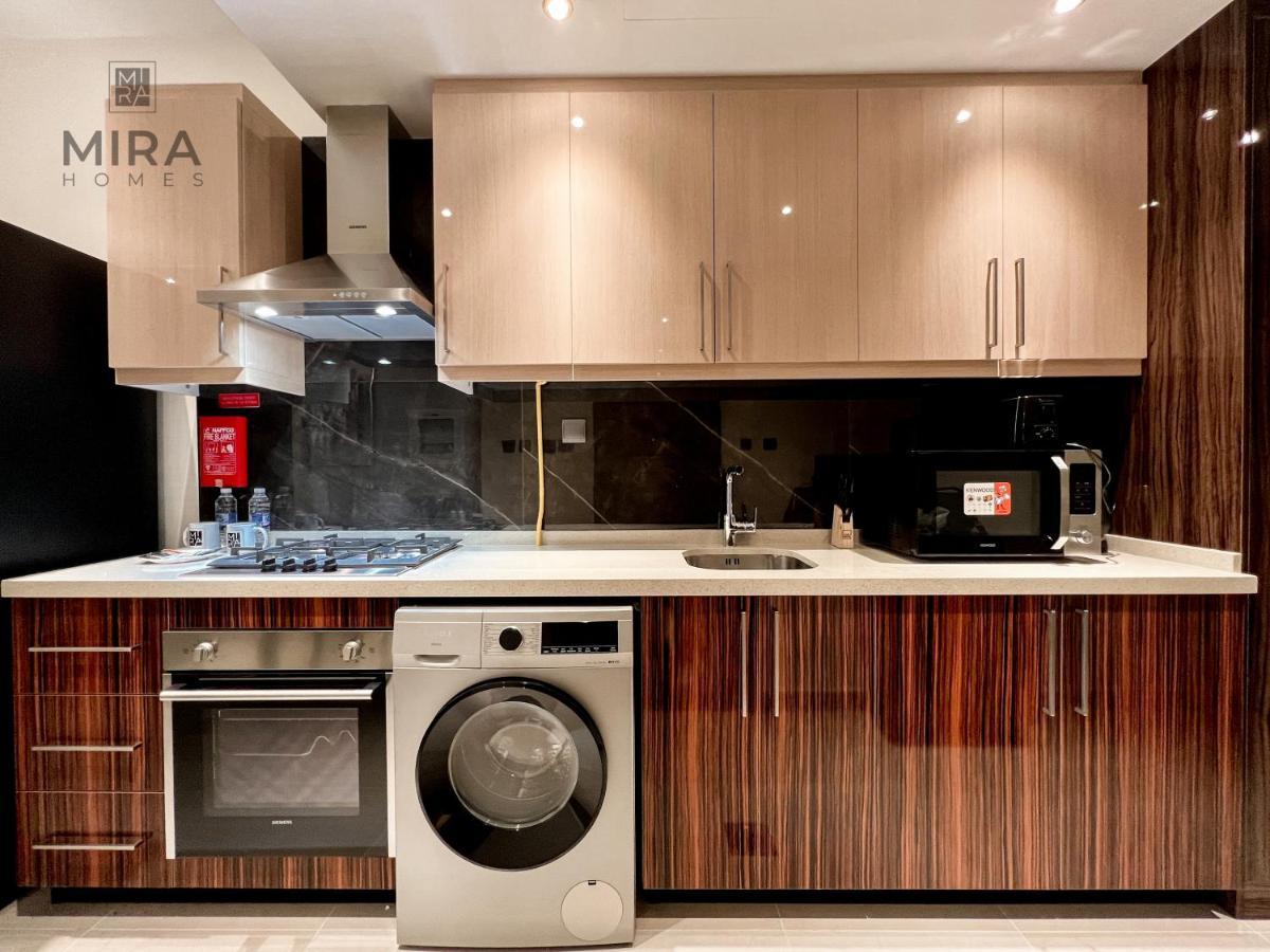 Mira Holiday Homes - Lovely Studio With Burj Khalifa View Dubaï Extérieur photo