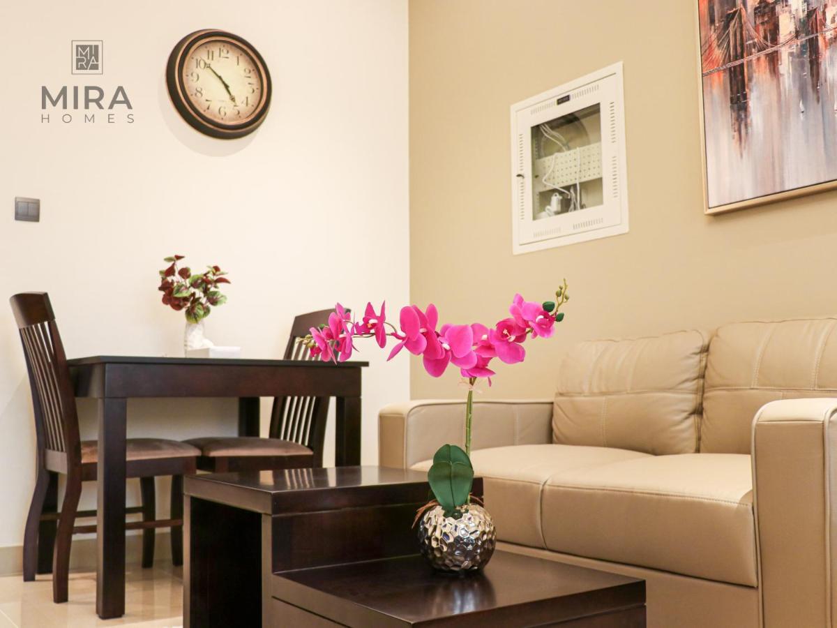 Mira Holiday Homes - Lovely Studio With Burj Khalifa View Dubaï Extérieur photo